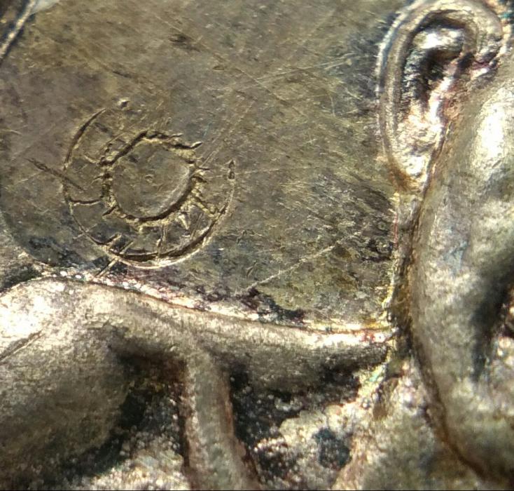 เหรียญกองพันสอง ปี36 เนื้อนวะ บล๊อกทองแดงหลังแตก หายากมากๆ